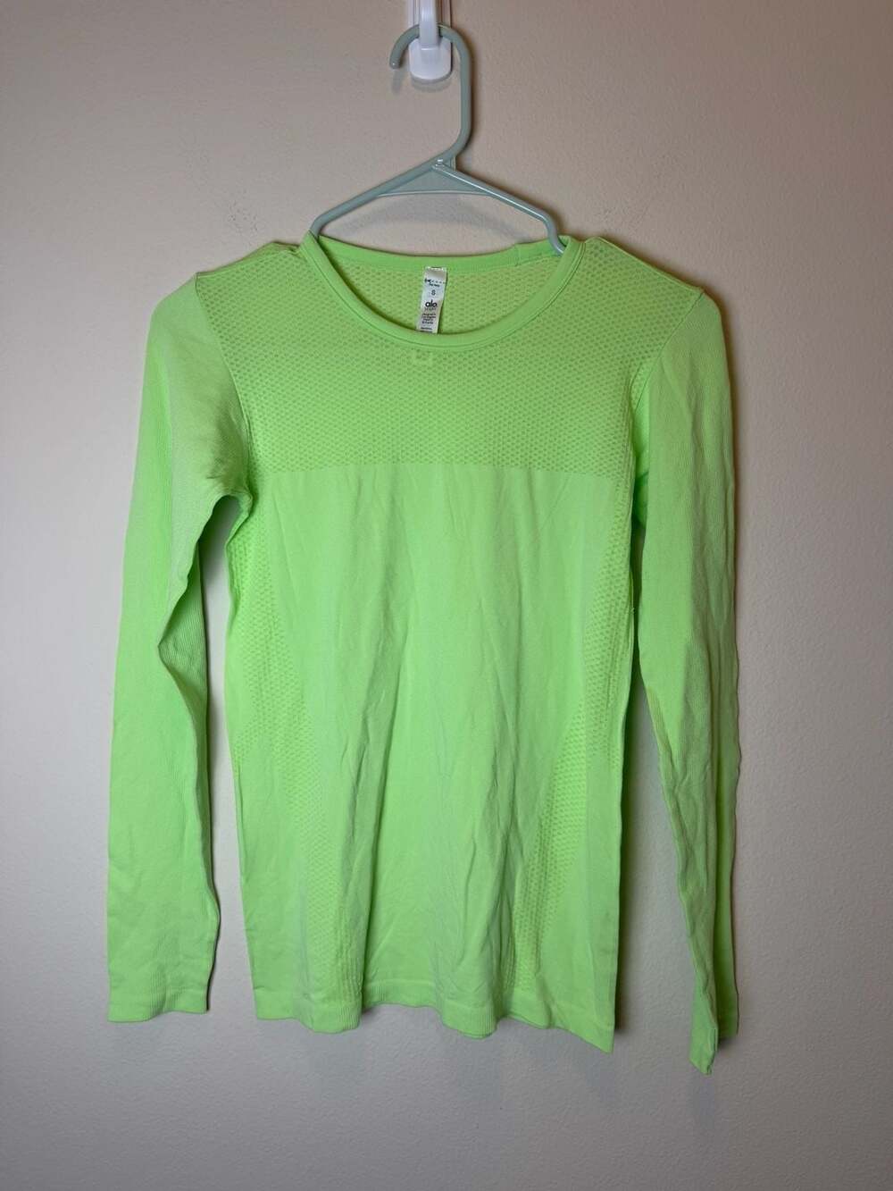 Alo Yoga Long Sleeve Top Size S Neon Green Seamless Activewear Shirt